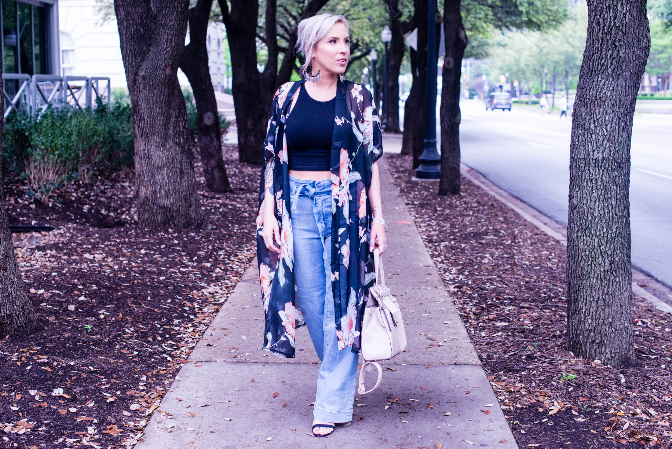 How To Wear A Long Kimono With Jeans