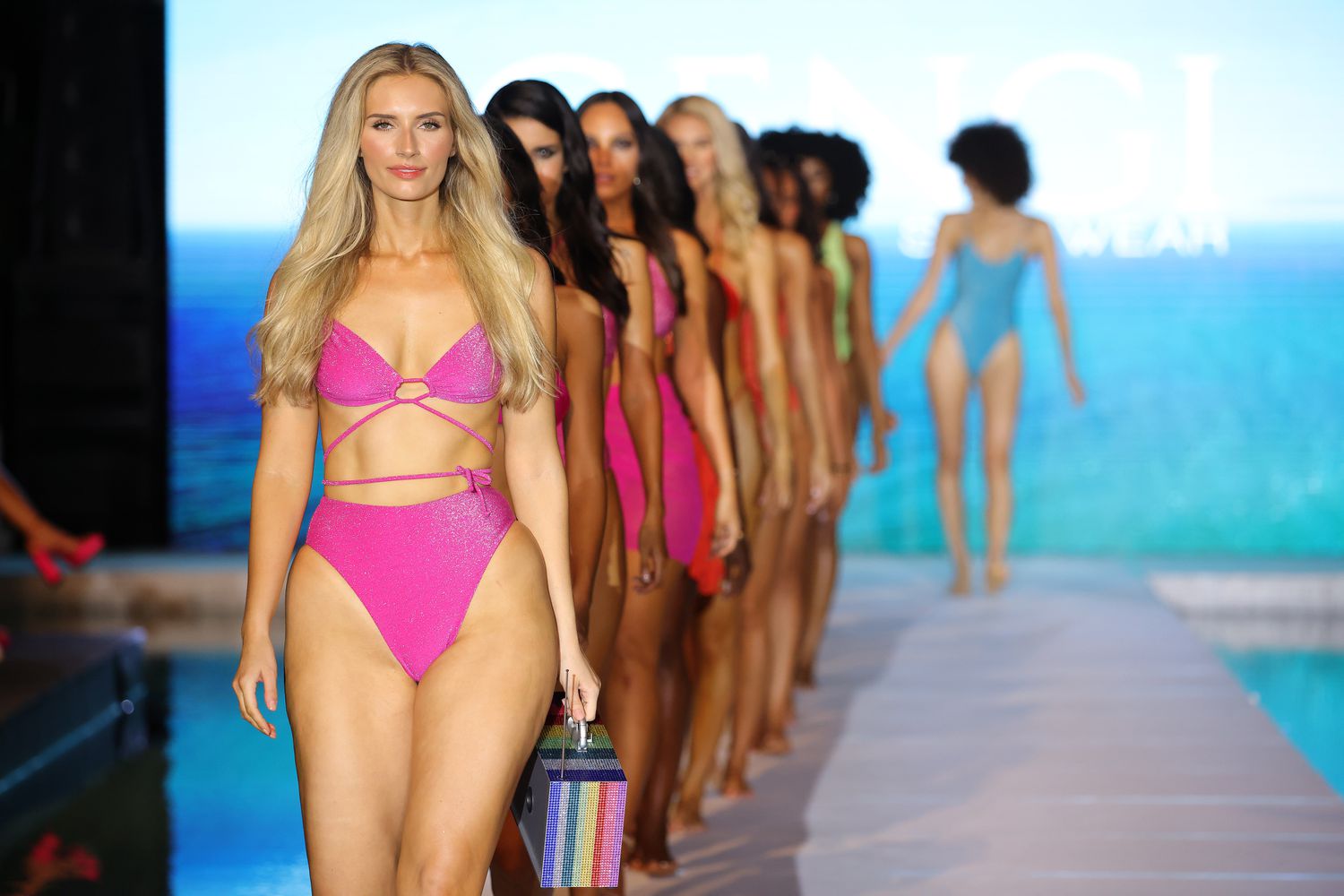 What Color Swimsuit Should I Wear